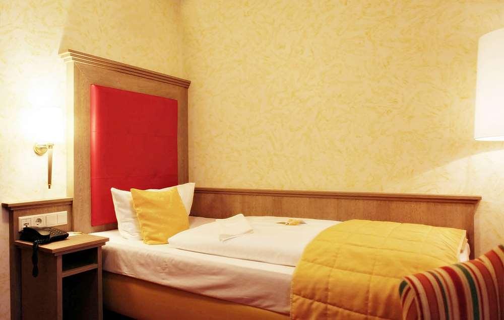Hotel Wittelsbacher Hoeh Wurzburg Room photo