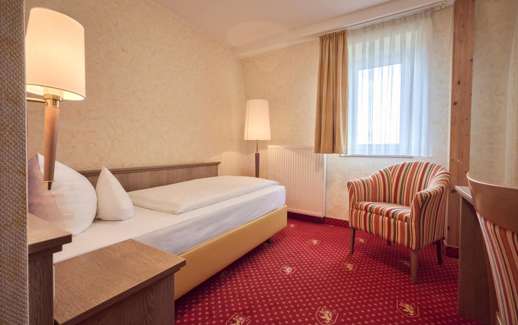 Hotel Wittelsbacher Hoeh Wurzburg Room photo